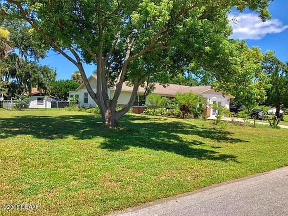 2nd image of 1871 Travelers Palm Dr
