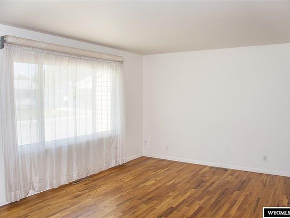 3rd image of 1010 Mary Anne Dr