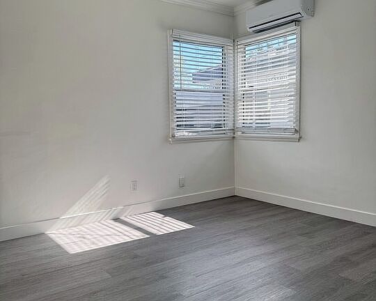 5th image of 1327 N Kenwood St