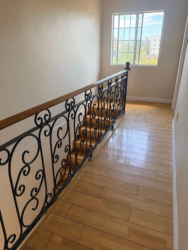2 bed, 1.5 bath, 950 sqft, $2,500 — Photo 2