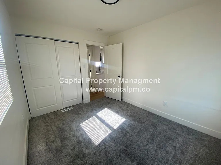915 E Crandall Ave — Photo 17