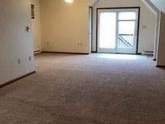 4th image of 13 Fox Hollow Ln #13