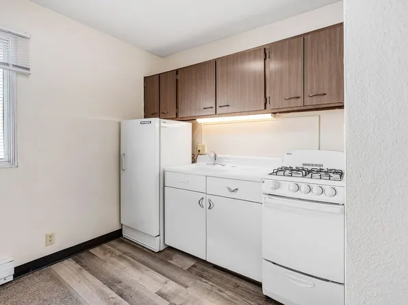1215 S Dewey St Apartments