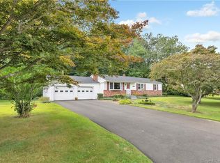 36 Williamsburg Dr, Monroe, CT 06468
