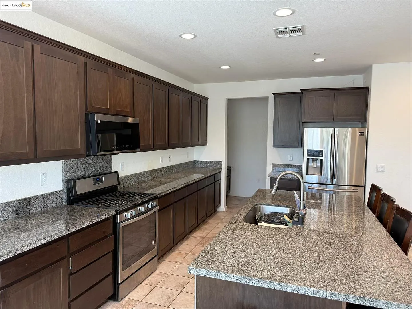 4 bed, 2209 sqft, $3,300 — Photo 2