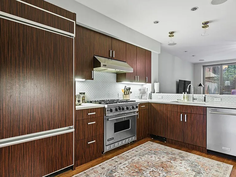 459 W 44th St #A — Photo 14