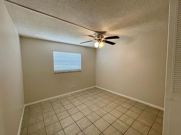 5th image of 511 W Kalmia Dr #7