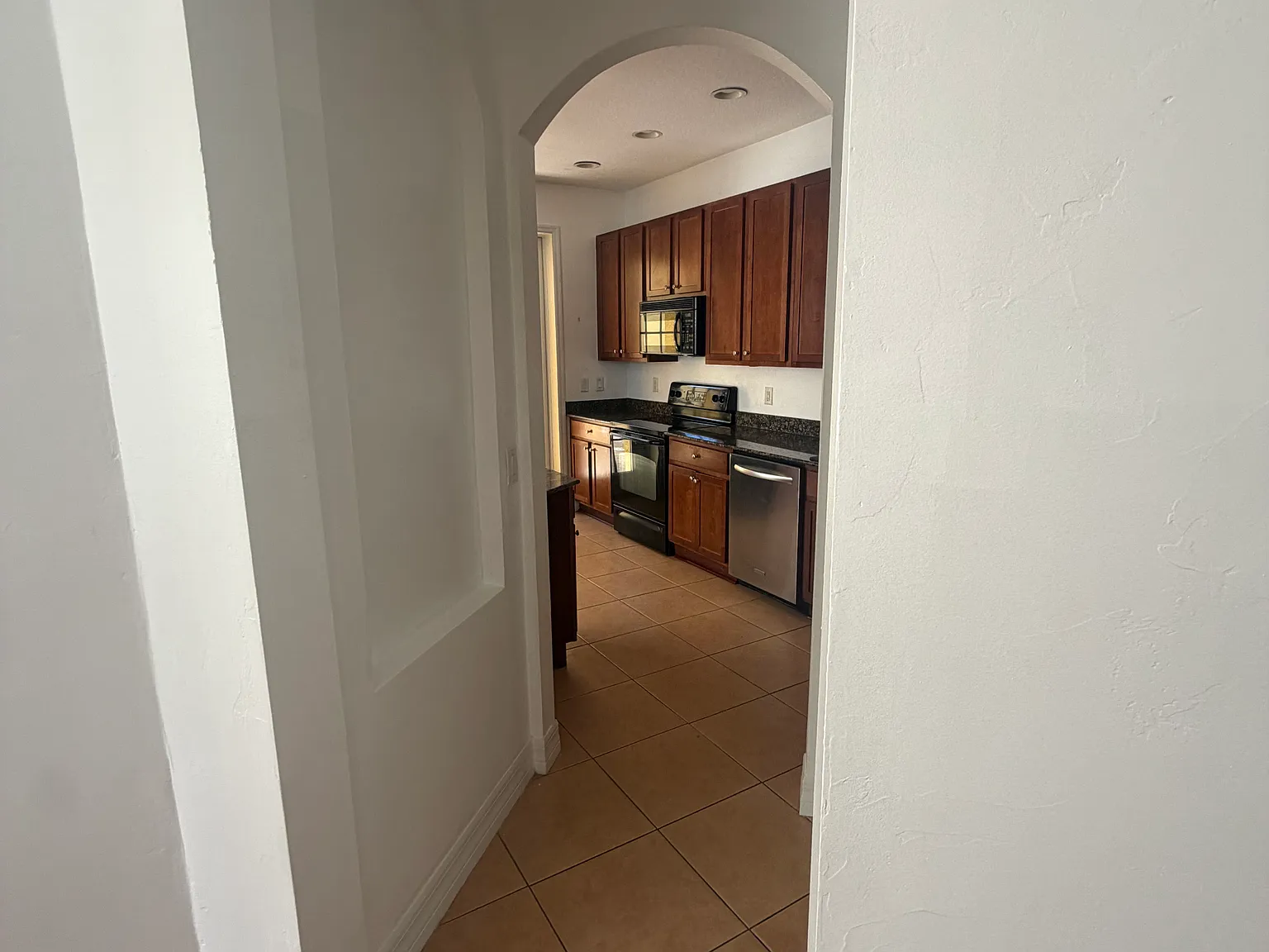 3 bed, 2.5 bath, 2200 sqft, $3,800 — Photo 2