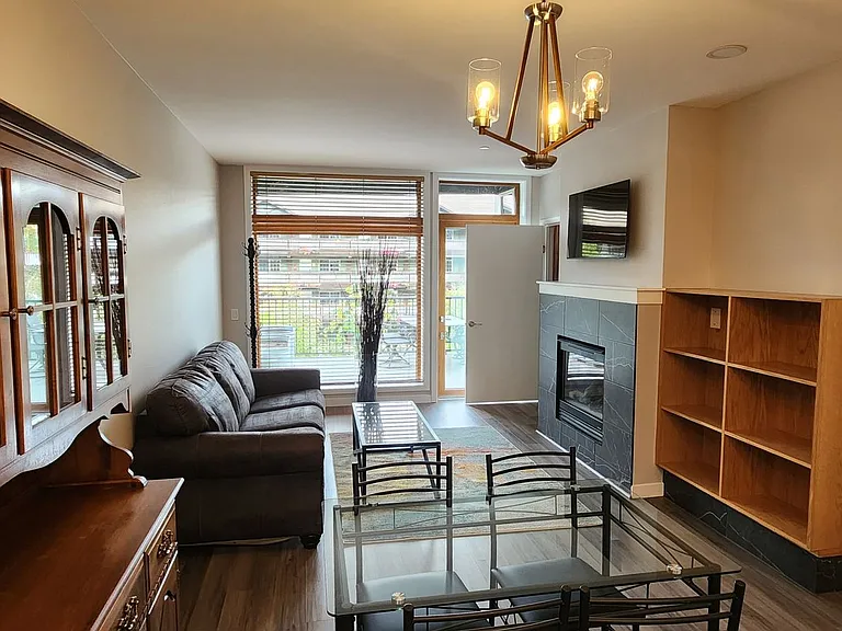 2220 W Woodin Ave #105 — Photo 2