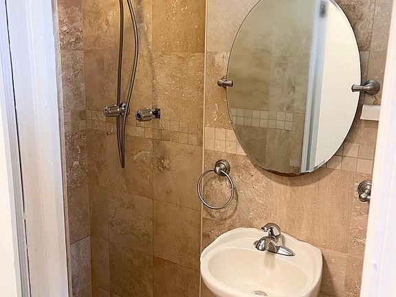 5th image of 105 Pell Pl #1
