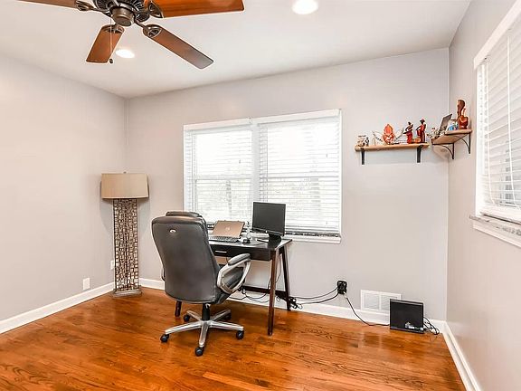 3rd image of 2480 Cascade Rd SW