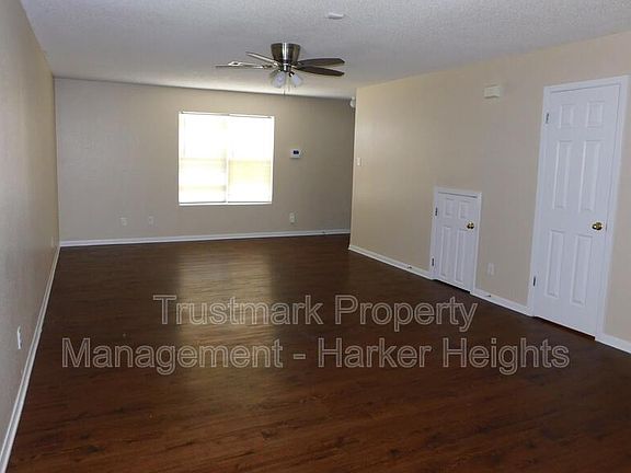 3rd image of 3103 Courtney Ln APT A