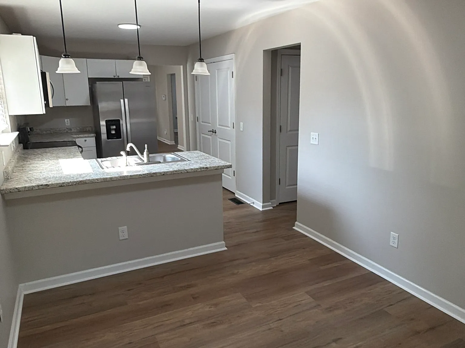 3 bed, 1080 sqft, $1,900 — Photo 3