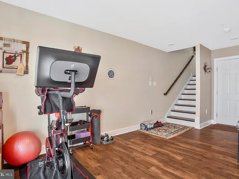 130 Capital Ct — Photo 16