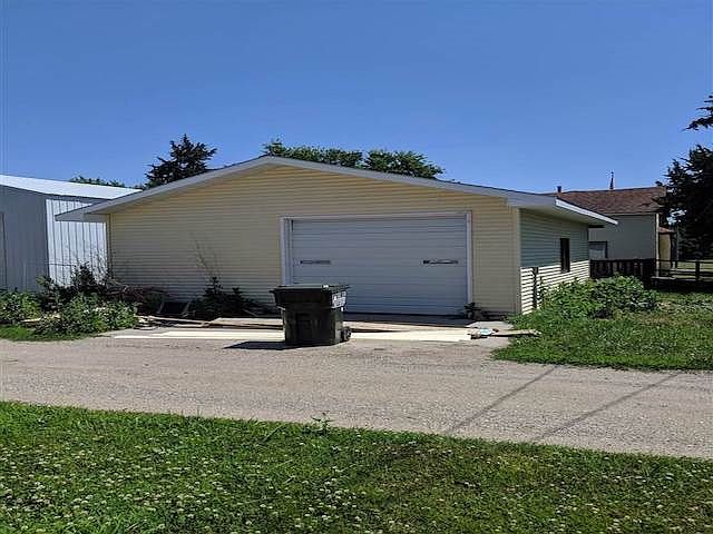 2nd image of 708 Ivy St