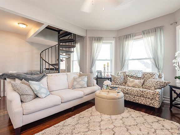 3rd image of 15 Munro Ct