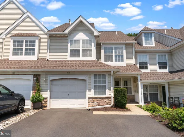 302 Weston Ln #23, New Hope, PA 18938