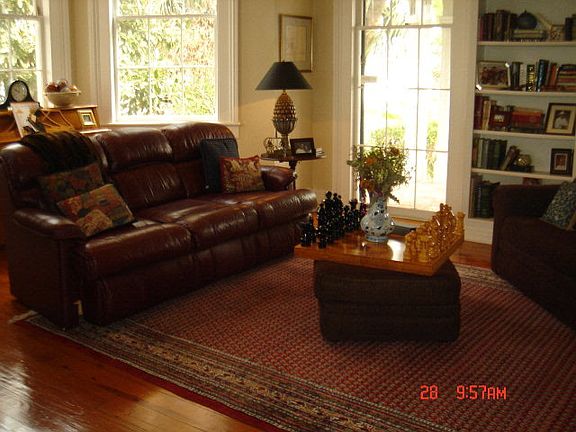 4th image of 602 E Saint Charles St