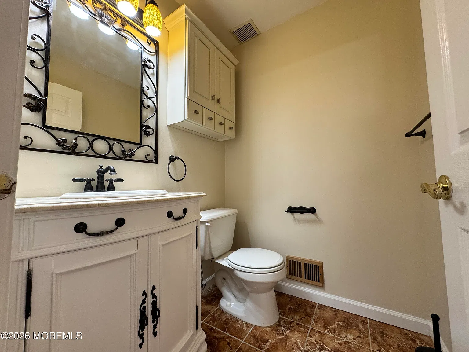 2 bed, 2.5 bath, 1288 sqft, $3,300 — Photo 4
