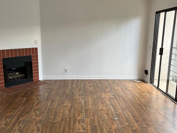 3rd image of 1526 S Bedford St #203