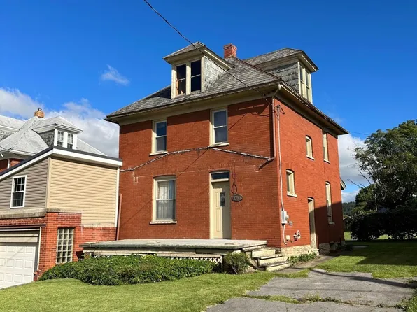 705 Rockingham Ave, Roaring Spring, PA 16673