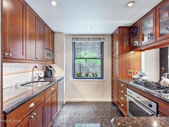 5th image of 301 E 40th St #2R