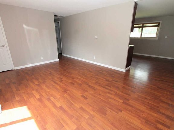 5th image of 2012 Crowfoot Dr