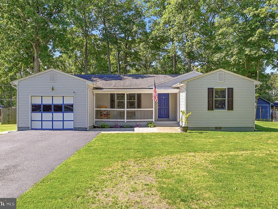 1st image of 411 Ferry Rd