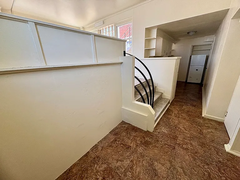 403 W James St — Photo 8