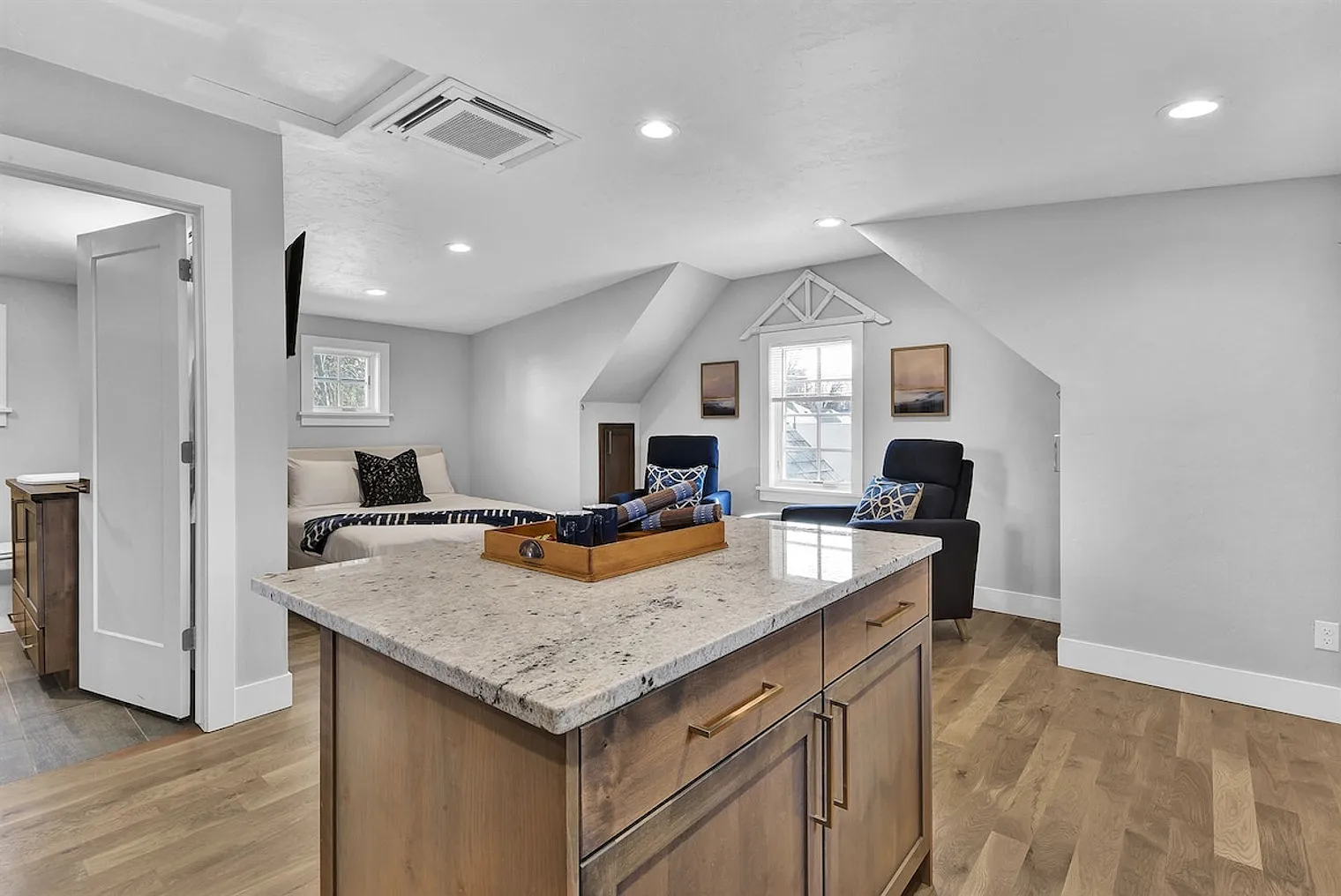 Studio, 1.0 bath, 355 sqft, $3,933 — Photo 3