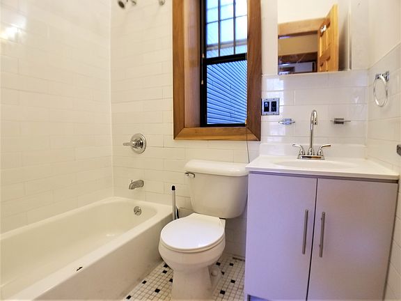 4th image of 140A Lexington Ave APT 20