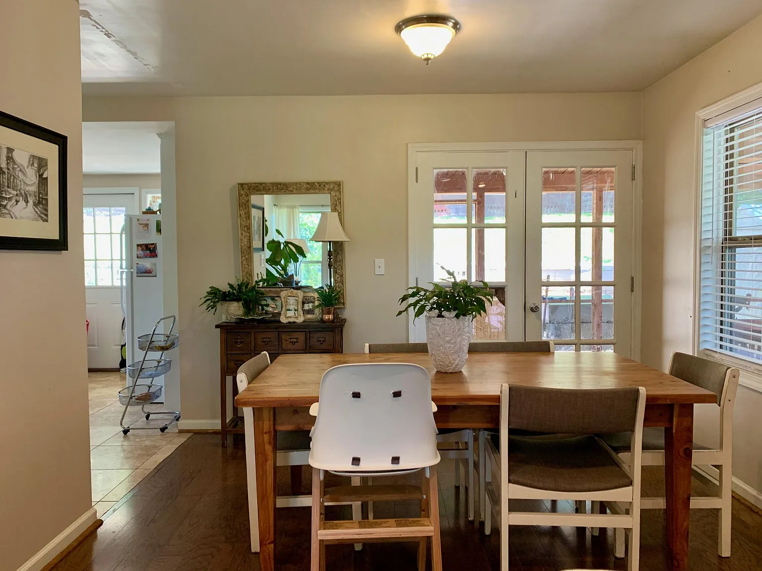 3 bed, 1.5 bath, 1040 sqft, $2,500 — Photo 4