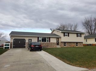 103 Lakeview Dr, Hazleton, IA 50641