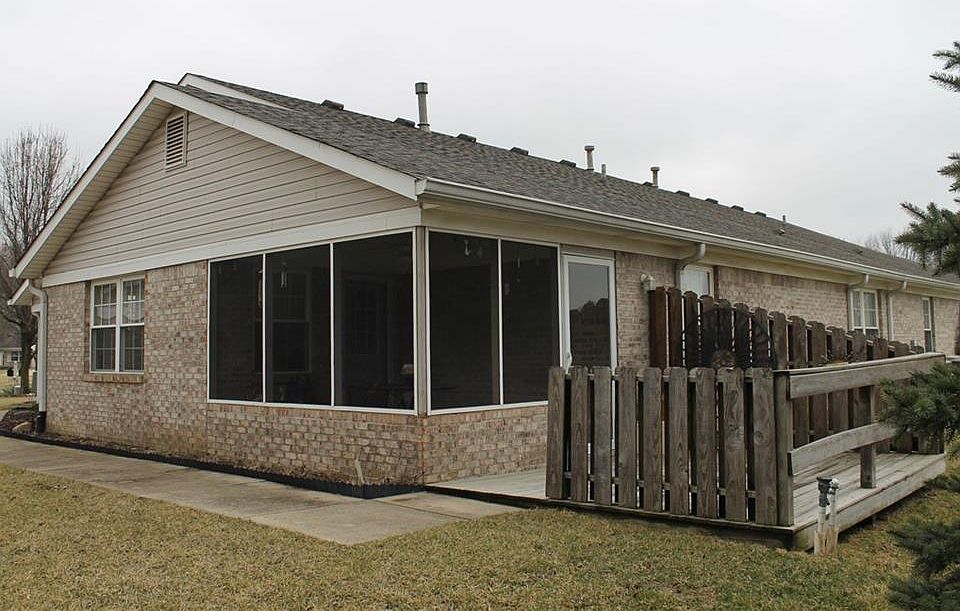 2nd image of 708 Cresthaven Dr