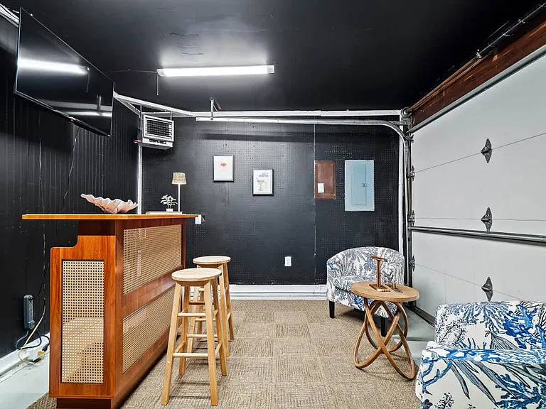 Building's Lounge