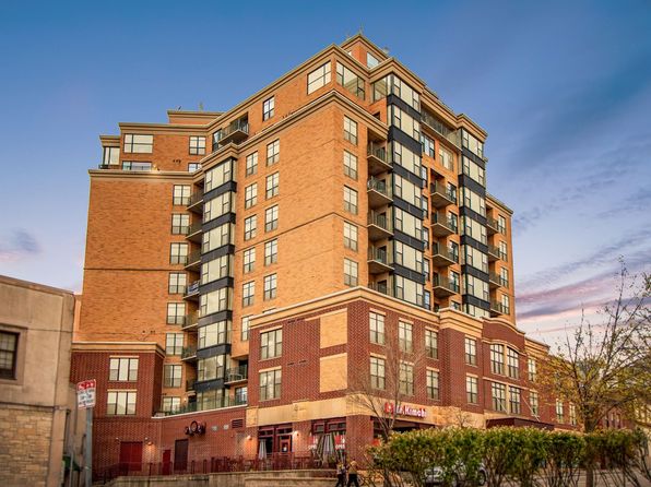132 E Wilson St APT 607