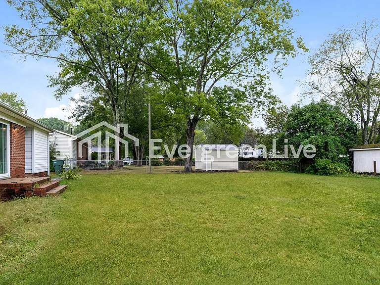 1011 Holly Dr — Photo 13