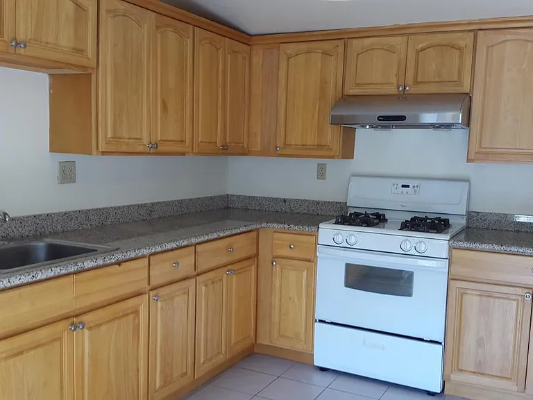 42 Mission Dr — Photo 9