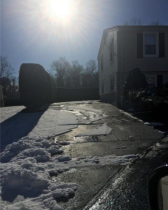 1st image of 8 Katherine Dr