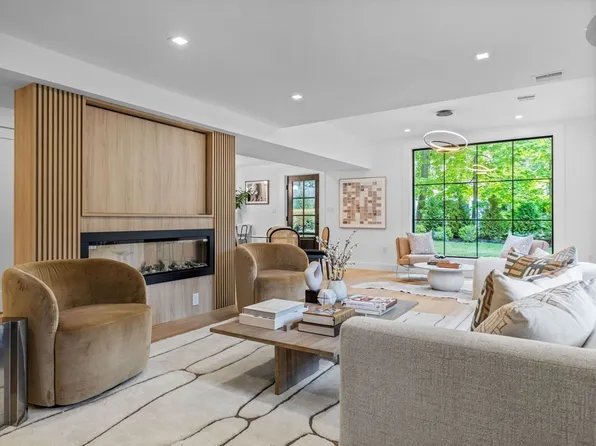 8 Wiswall Cir #8, Wellesley, MA 02482