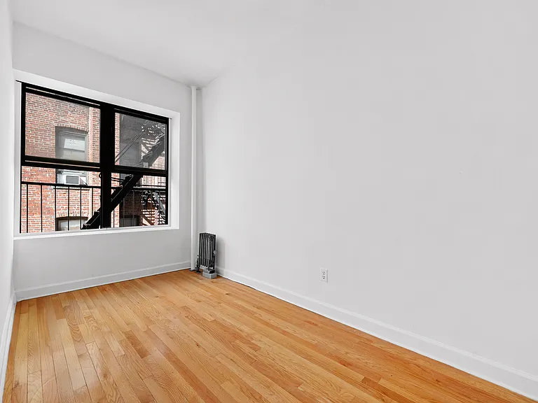 311 E 3rd St #23 — Photo 3