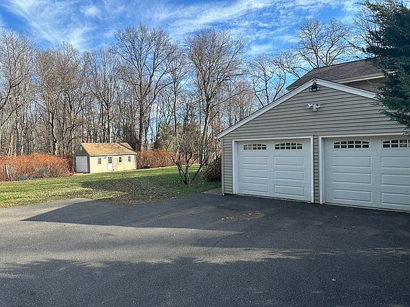 3rd image of 65 Gate Ridge Rd