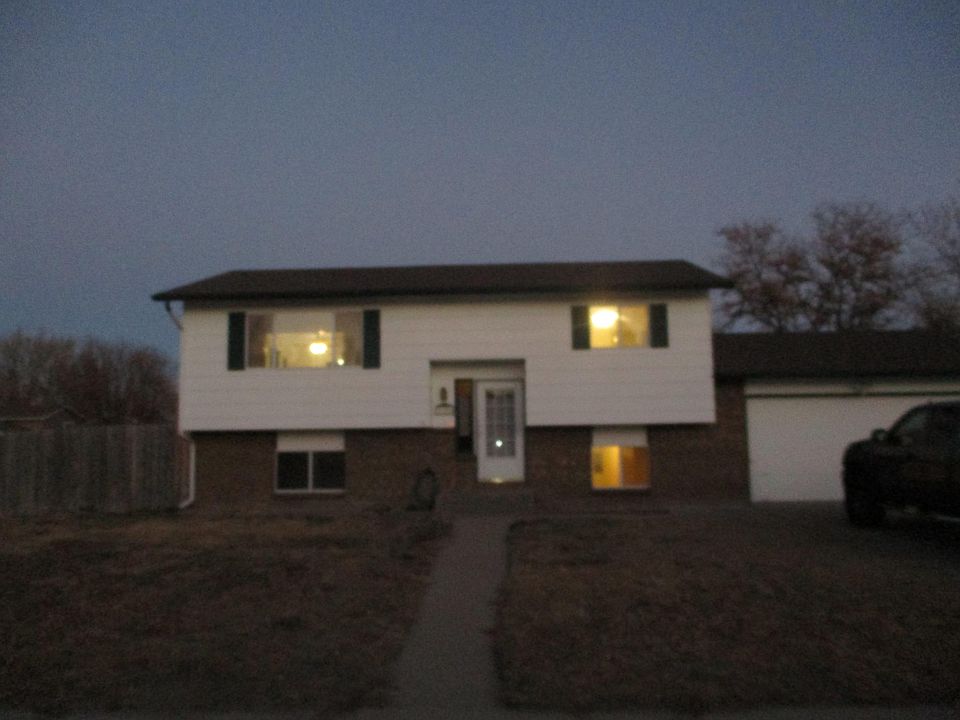 1st image of 3126 20th Ave