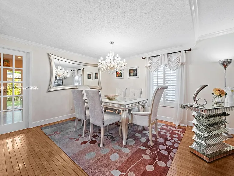 1211 Algeria Ave — Photo 10