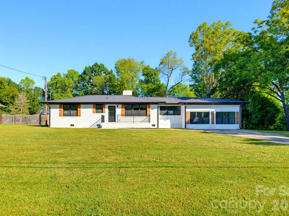 1325 Armstrong Rd, Belmont, NC 28012
