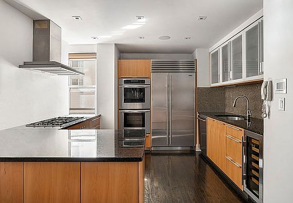 5th image of 170 E 77th St APT 6A