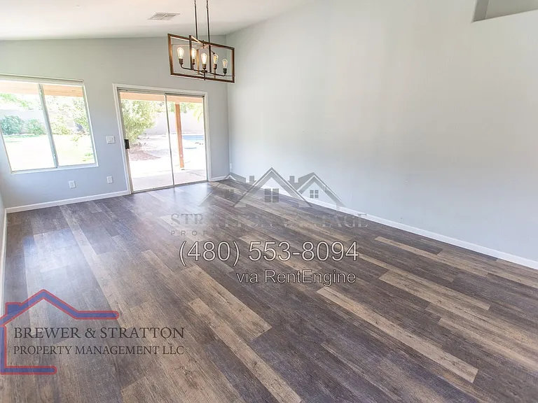 689 W Constitution Dr — Photo 21