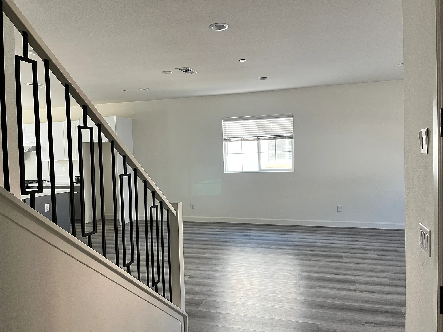 4 bed, 3.5 bath, 2627 sqft, $5,000 — Photo 3