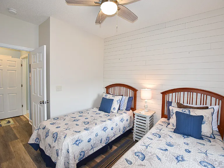 5825 Catalina Dr #723 — Photo 15