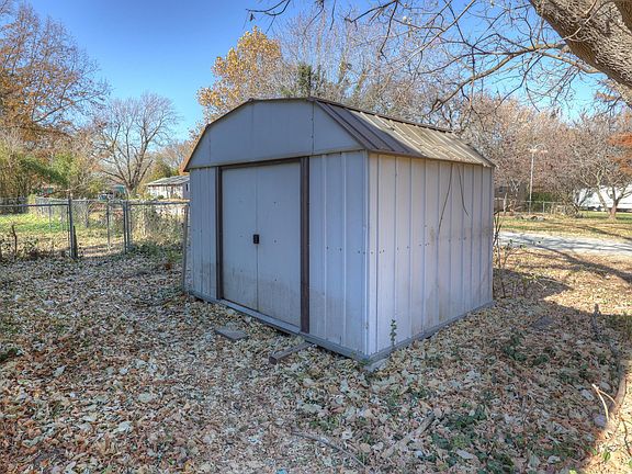 5th image of 408 N Cedar Place